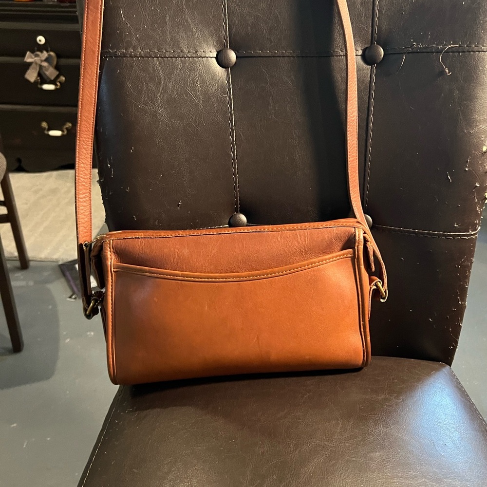 Vintage brown coach bag. In good used condition.